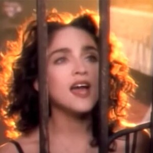 Madonna foi excomungada pela primeira vez por conta do clipe de 'Like a Prayer', de 1989. No vídeo, a cantora apresenta Jesus como um homem negro e beija a boca dele