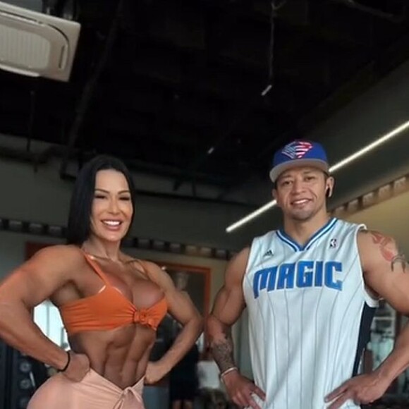 O fim do casamento de Belo e Gracyanne teria acontecido por causa de uma traição da musa fitness com seu personal