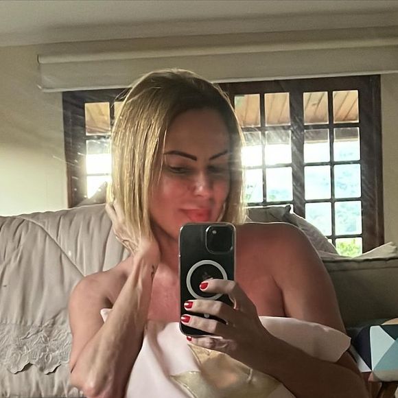 Mari Saade publicou foto nua no Instagram neste domingo (05)