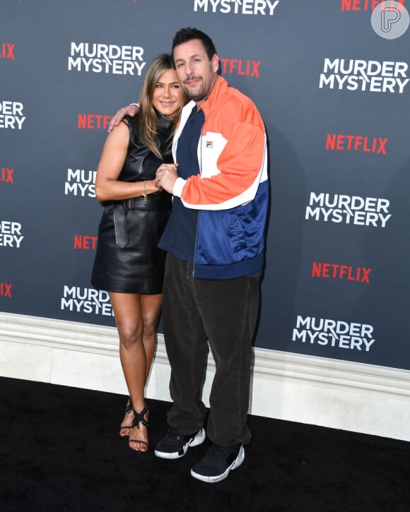 Adam Sandler e Jennifer Aniston se conheceram quando a atriz tinha 20 anos e namorava um amigo do ator