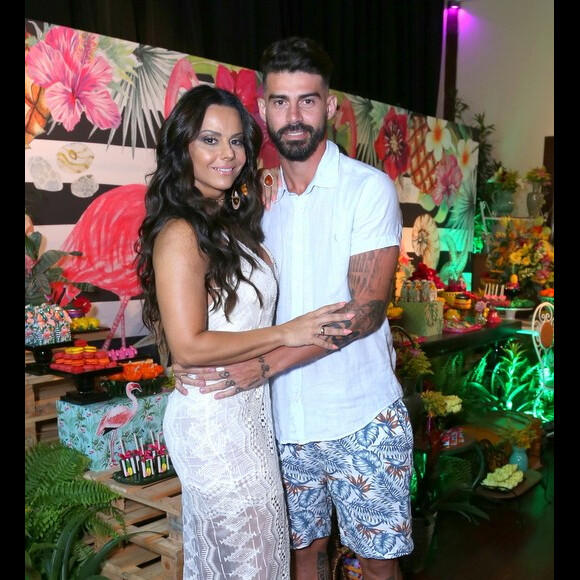 Viviane Araujo foi acusada pelo ex-marido, Radamés Furlan, de ter traído Belo enquanto ele estava preso