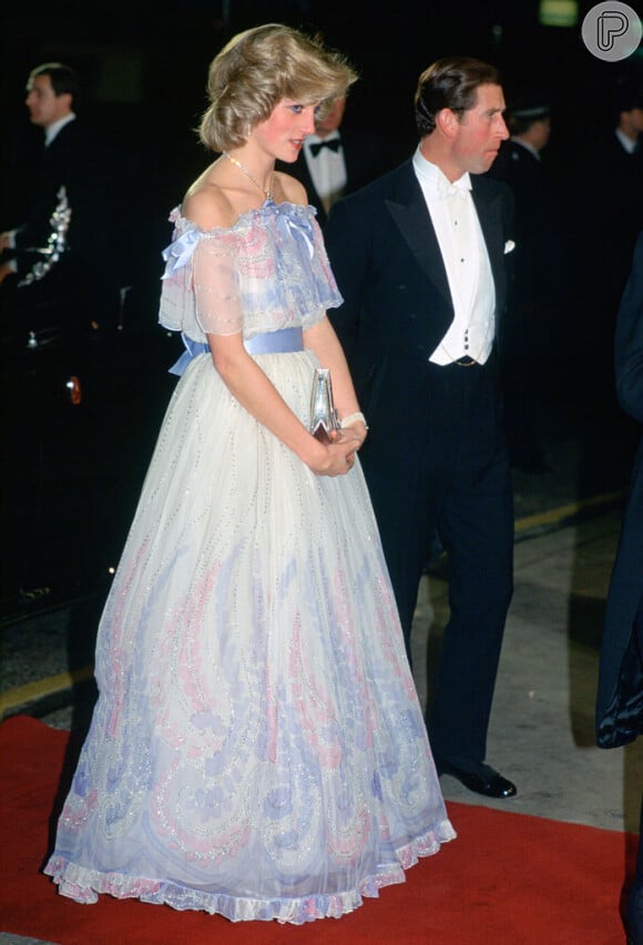 Atriz Florence Hunt não revelou qual vestido azul de Princesa Diana foi usado como inspiração para look em 'Bridgerton'