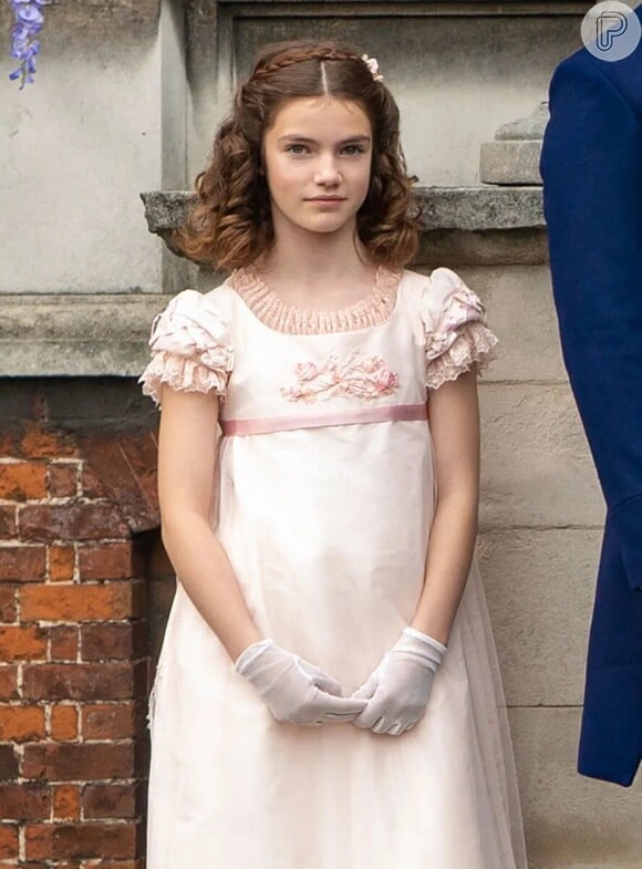 Em 'Bridgerton', atriz Florence Hunt revela que vestido de personagem foi feito com pedaço de tecido usado por Princesa Diana