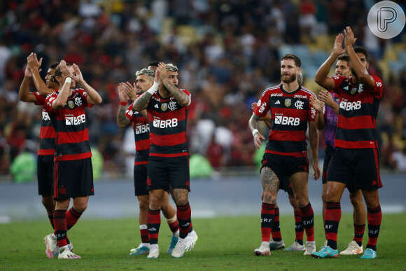 "Gabriel estava na casa dele, em um momento de folga e celebrando a vitória na Libertadores. Ele estava com amigos e membros do Flamengo que são seus amigos também. A foto não é verdadeira"