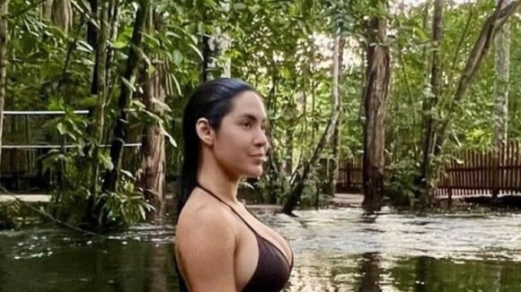 Ex-BBB Isabelle Nogueira exibe virilha lisinha em biquíni fio-dental na Amazônia e 'esconde' os pés após polêmica. Veja fotos!