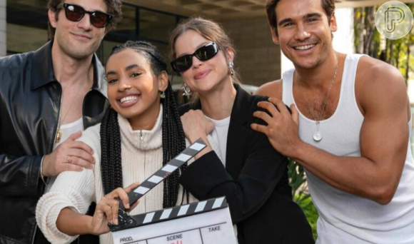 Os protagonistas da novela Mania de Você: Chay Suede, Gabz, Agatha Moreira e Nicolas Prattes