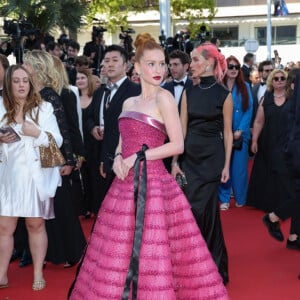 Marina Ruy Barbosa apostou em look rosa da Armani Privé no Festival de Cannes 2024