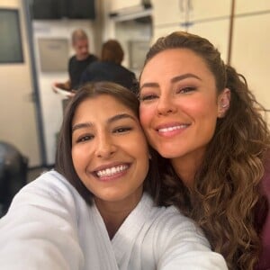 Paolla Oliveira também posou junto com a atriz Juliana Xavier, conhecida por papeis em novelas da Record TV