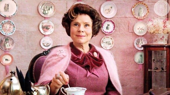 Atriz que interpretou Umbridge em 'Harry Potter' é mãe de Bessie Carter, de 'Bridgerton'