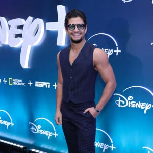 Gabriel Santana em foto durante evento da Disney