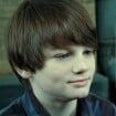 13 anos depois de surgir em 'Harry Potter', esse menino fofo e cabeludo está bem diferente e decidiu dar adeus à fama. Reconhece?