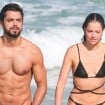Flagra de Rodrigo Simas e Agatha Moreira na praia tem beijo quente, biquíni diferentão e quase nude do ator ao abaixar short no limite. Fotos!