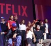 Juliana Paes posa com elenco de 'Pedaço de Mim', 'a novela que não é novela' da Netflix