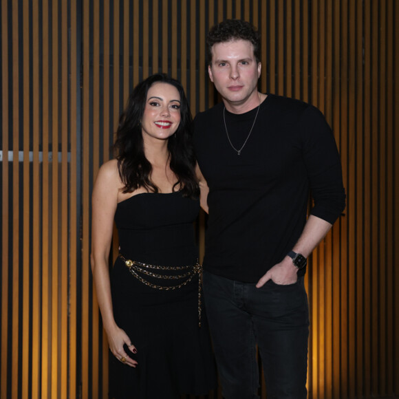 Flávia Alessandra comemora aniversário de 50 anos com festão rodeada de famosos