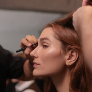 Sasha Meneghel incluiu um truque de beleza que ama no desfile: pele glow