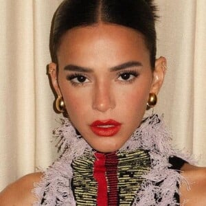 Bruna Marquezine reflete sobre relacionamentos: 'Amo as pessoas com urgência'