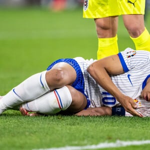 Atacante da seleção francesa, Mbappé machucou o nariz 'feio' e chocou internautas