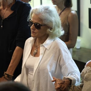 Morte da atriz Jacqueline Laurence: Marieta Severo participou de oração final no final do velório da artista