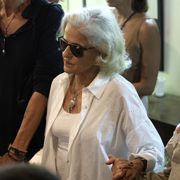 Morte da atriz Jacqueline Laurence: Marieta Severo participou de oração final no final do velório da artista