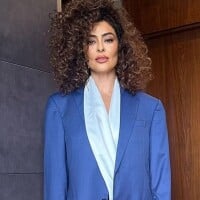 Com cabelo cacheado, Juliana Paes aposta em terno azul oversized e coleciona elogio de internautas: 'Passou na fila da beleza 1000 vezes'