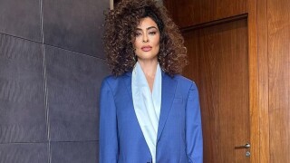 Com cabelo cacheado, Juliana Paes aposta em terno azul oversized e coleciona elogio de internautas: 'Passou na fila da beleza 1000 vezes'