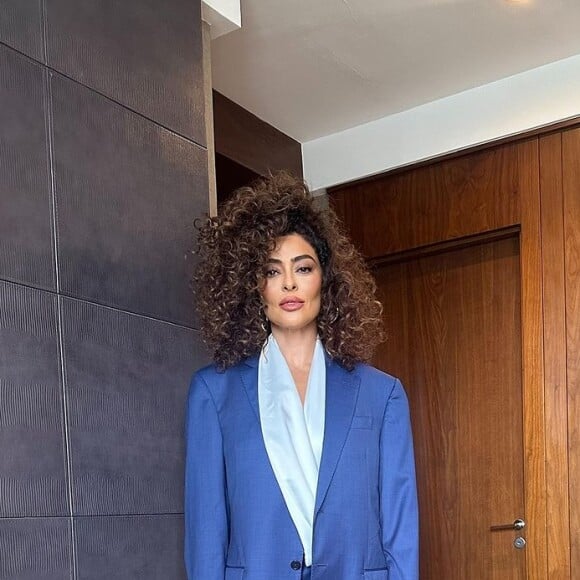 De terno azul, Juliana Paes é elogiada na web: 'Igual uma empresária! Lindíssima'