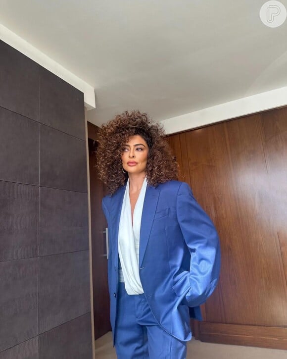 De cabelão cacheado, Juliana Paes virou alvo de elogios nas redes sociais