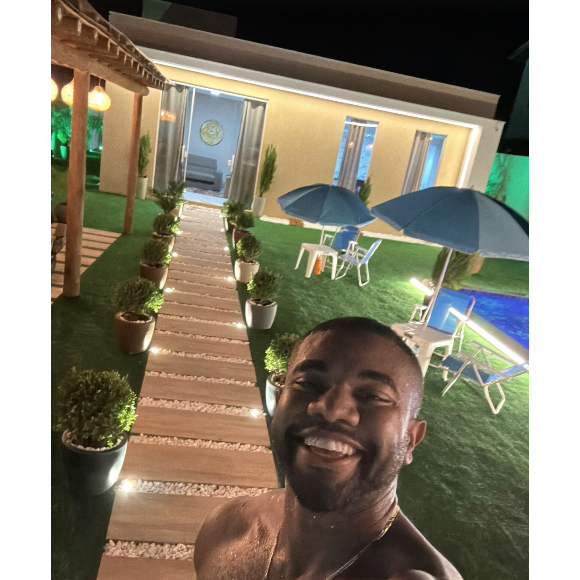 Davi Brito atualizou suas redes ociais neste sábado (22), comemorando a inauguração da residência