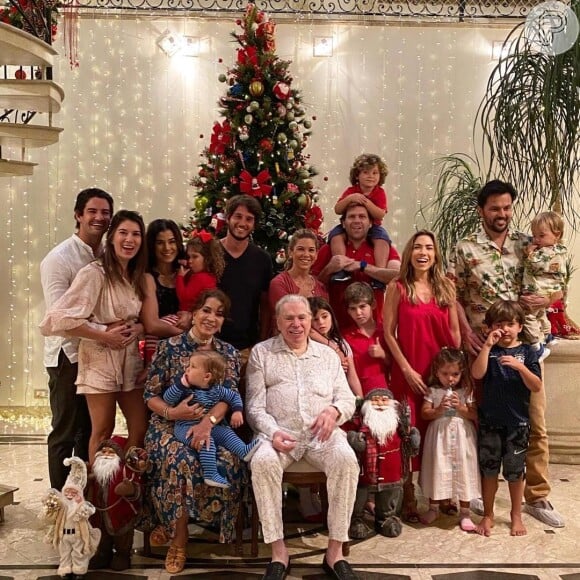 Afastado do SBT, Silvio Santos tem se dedicado aos netos, entregou sua mulher, Iris Abravanel
