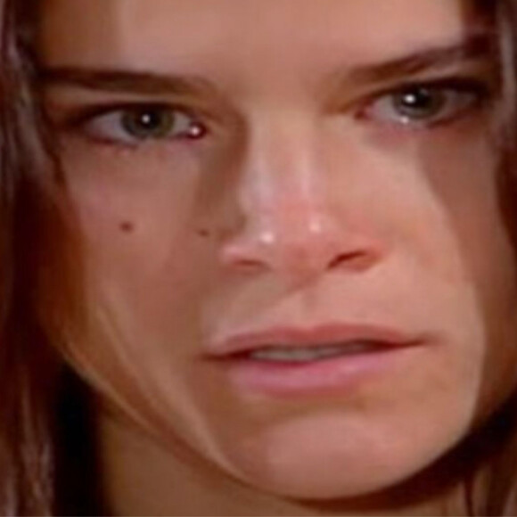 Em Alma Gêmea, Serena (Priscila Fantin) descobre que Hélio (Erik Marmo) era filho de Agnes (Elizabeth Savalla)