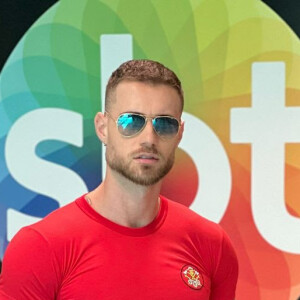 Yuri Bonotto, 'bombeiro' do programa 'Eliana', expôs bastidores da atração em entrevista ao Splash, do UOL