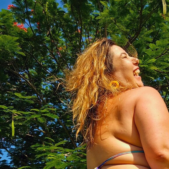 Mariana Xavier não dispensa fotos e vídeos de biquíni na web, onde reflete constantemente sobre amor próprio