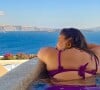 Mariana Xavier atualizou suas redes sociais com uma nova foto fazendo topless vestindo apenas uma calcinha de renda