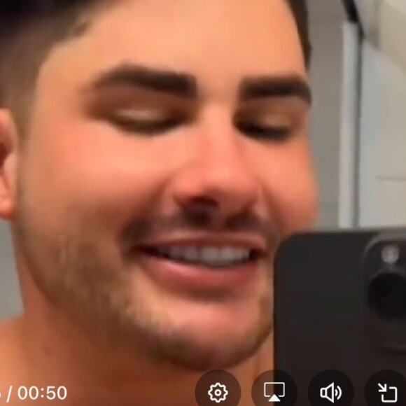Internautas repararam a presença de Lucas Souza e um influenciador no mesmo banheiro por um detalhe no box, gerando especulações de um novo affair