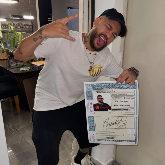 Esse é Eigon Oliveira, conhecido como sósia do Neymar