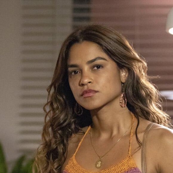 Lucy Alves entra nos próximos capítulos de 'Renascer', como Lilith, e será confundida por Jacutinga (Juliana Paes)