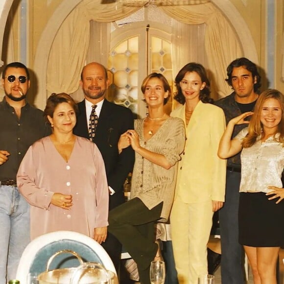 Antonio Calloni, Fafy Siqueira, Cecil Thiré, Vanessa Lóes, Júlia Lemmertz, Alexandre Borges, Rachel Ripani eram filhos de Fernanda Montenegro na novela 'Zazá'