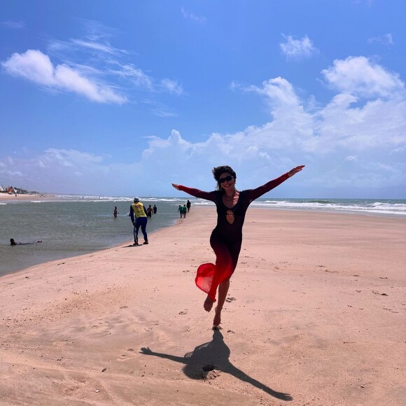 Juliana Paes está curtindo uma viagem luxuosa pelo Nordeste para comemorar o sucesso de 'Pedaço de Mim'