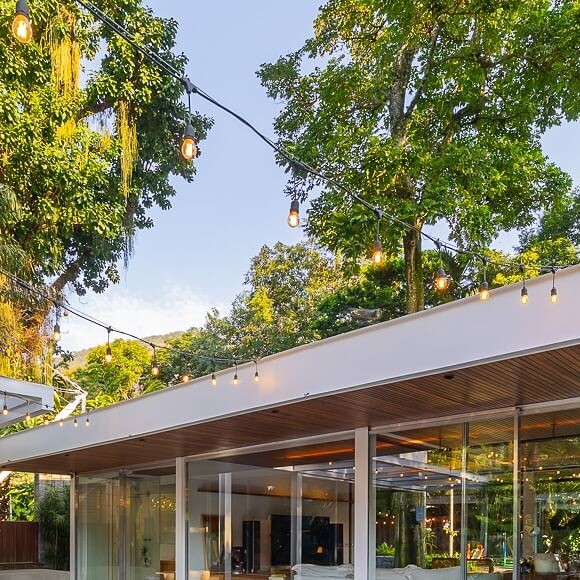 Propriedade tem um total de 3.300 m² ainda conta com um lote independente de 850 m² que era utilizado como campo de futebol pela família