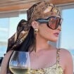 Com maiô dourado e óculos máscara, Maraisa valoriza cintura e web reage: 'Com um corpo desse e milionária não tem...'