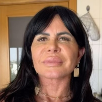 Como Gretchen seria sem as plásticas? Com ajuda da IA, artista mostra como estaria o rosto real da cantora aos 65 anos