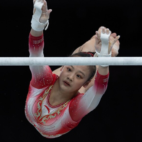 Nota da chinesa foi ROUBADA nas barras assimétricas? Entenda o desconto sofrido por bater o pé na barra na final por equipes a ginástica artística 