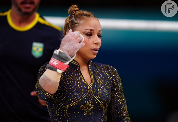 Na final, Flávia Saraiva competiu com um machucado no supercílio após sofrer uma queda no aquecimento 