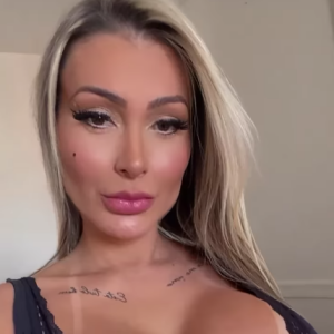 Andressa Urach confessou nas redes sociais ter cortado a língua no meio para aumentar o prazer no sexo