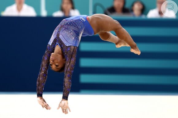 Simone Biles conquistou medalha de ouro na disputa individual da ginástica artística nesta quinta-feira (01)