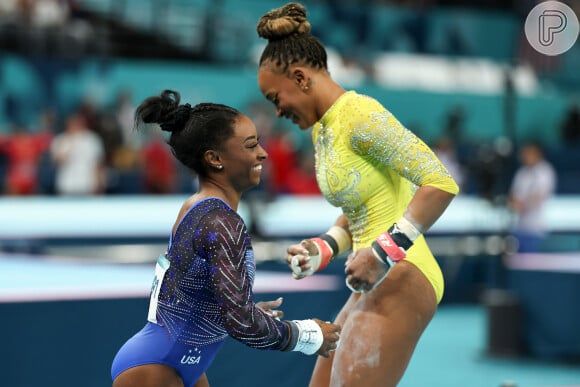 Rebeca Andrade e Simone Biles na disputa individual da ginástica artística nos Jogos Olímpicos de Paris nesta quinta-feira (01)