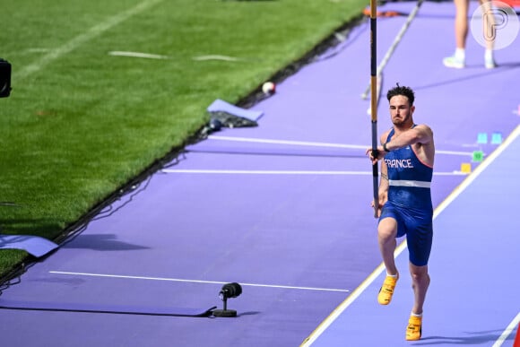 Anthony Ammirati buscava uma vaga na grande final, que será disputada já na segunda-feira (05). No entanto, no momento do salto, o atleta não alcançou a altura desejada de 5,70m