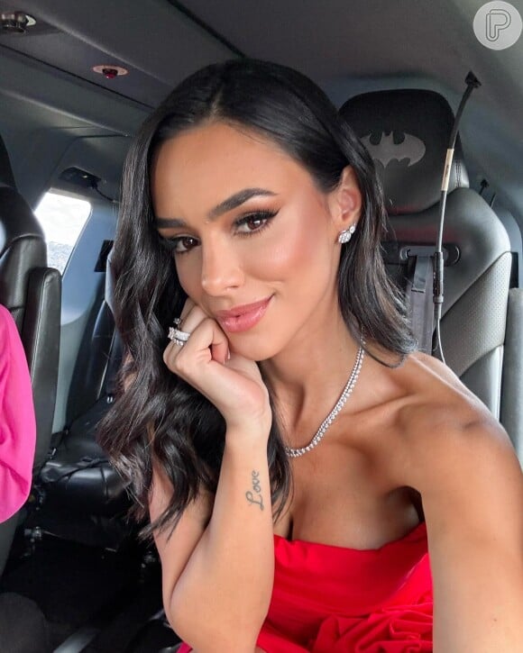 Foto: Na web, internautas afirmaram que Bruna Biancardi fez questão de mostrar que estava no helicóptero de Neymar - Purepeople