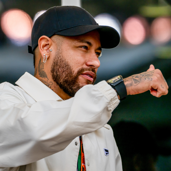 Neymar faz post para se enaltecer e vira chacota nas redes sociais: 'Maior vencedor no campeonato de traição'