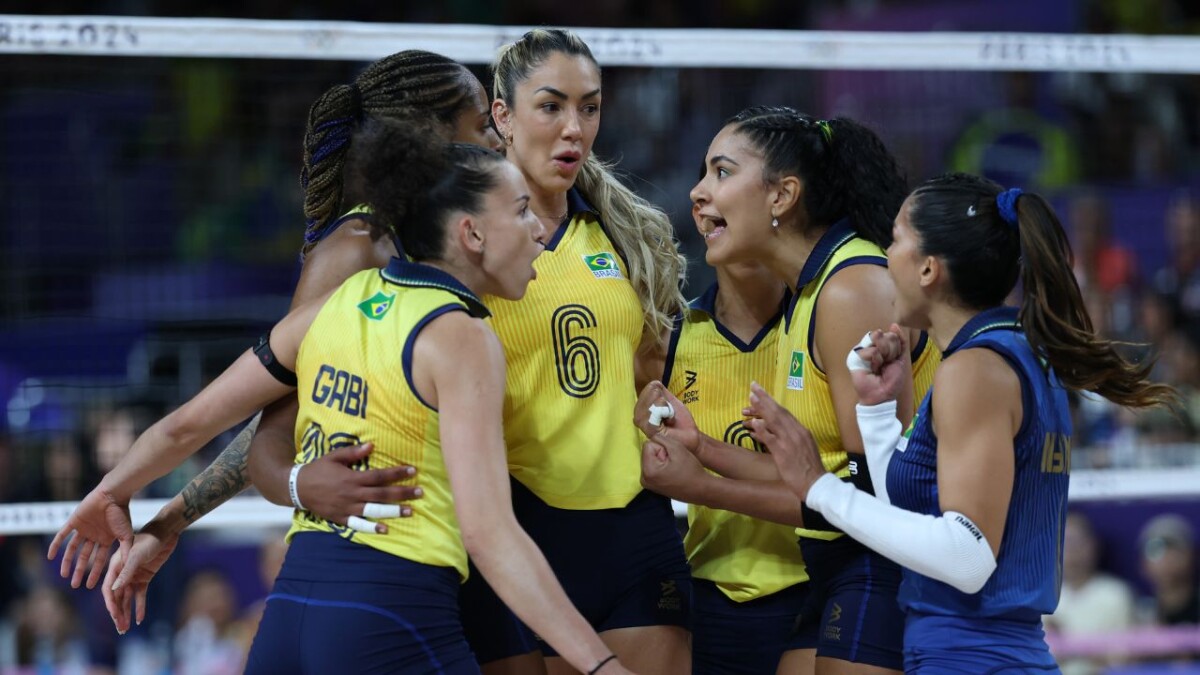 Foto A seleção feminina de vôlei perdeu para os Estados Unidos na